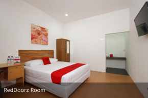  RedDoorz Plus near Plaza Indonesia  Джакарта
